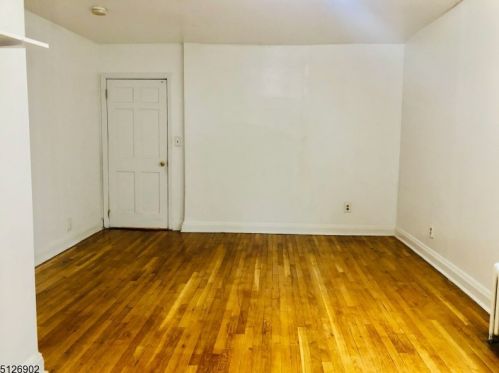 1065 Jaques Ave, Rahway NJ 07065-3927 exterior