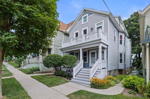 2044 Booth St, Milwaukee, WI 53212-3404