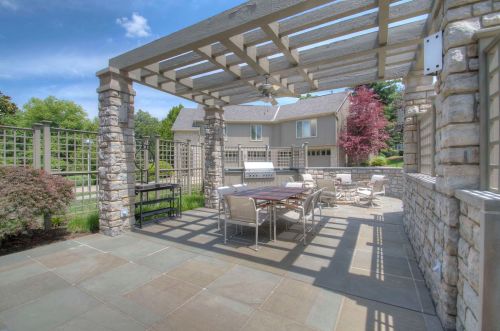 875 Squire Oaks Dr, Covington KY  41017-1342 exterior