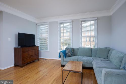 3015 Fallswood Glen Ct, Falls Church VA  22044-2723 exterior
