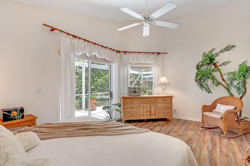 231 Canterbury Dr, West Palm Beach FL  33418-7178 exterior