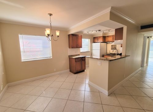 581 Saxony M, Delray Beach FL  33446-1032 exterior