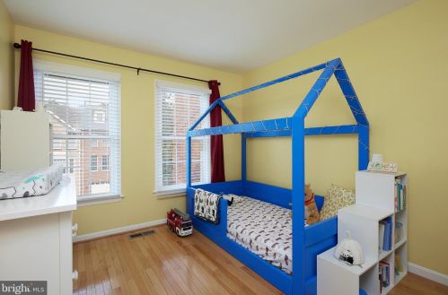 3015 Fallswood Gln Ct, Falls Church VA  22044-2723 exterior