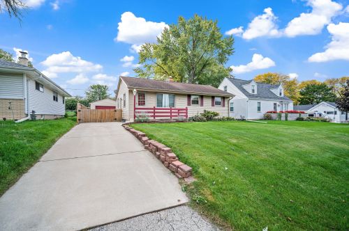 2439 Alvina Ave, Milwaukee WI 53221-4957 exterior