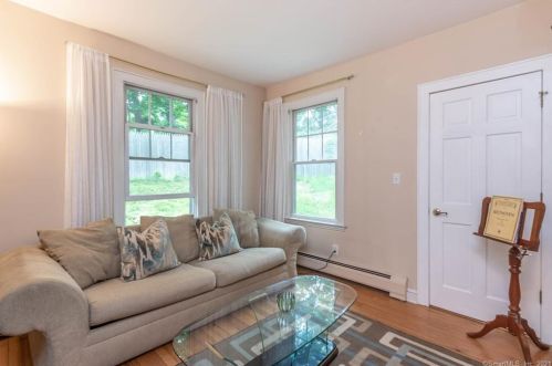 98 Kings Dr, Southport CT  06890-1209 exterior