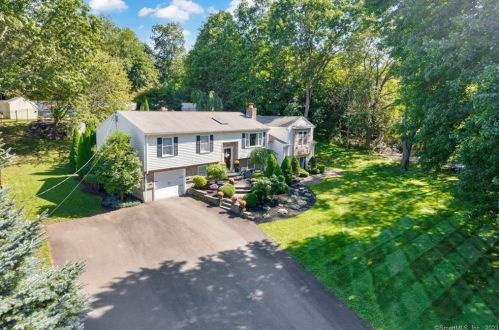 21 Weathers Rd, North Haven, CT 06473-3441