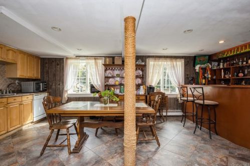 215 Croton Dam Rd, Crotonville NY  10562-2106 exterior