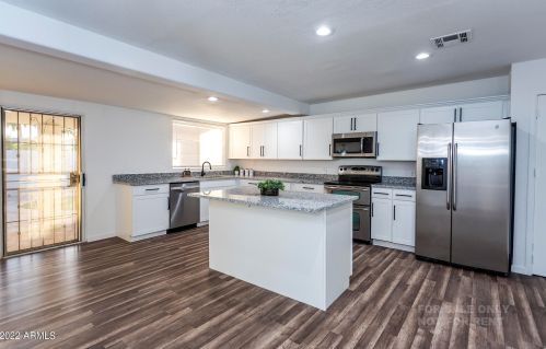 3044 39th Ave, Phoenix AZ 85029-3117 exterior