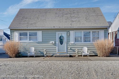 1957 Bay Blvd, Pelican Island, NJ 08751-1127