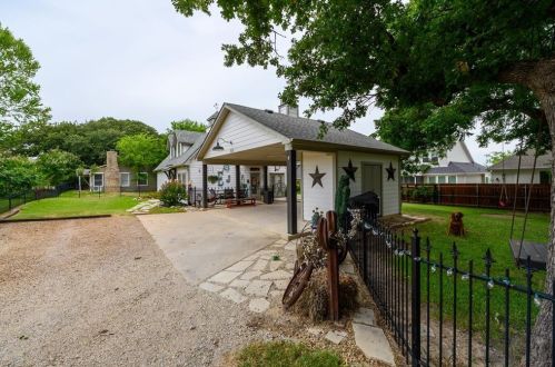 313 Collins St, Argyle TX  76226-2305 exterior