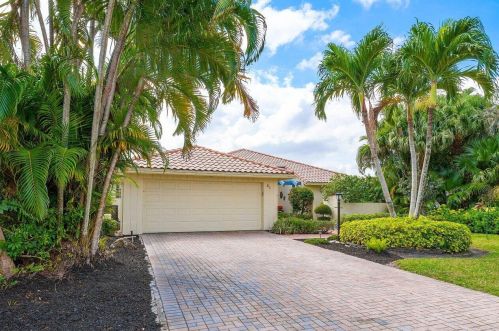 31 Woods Ln, Boynton Beach, FL 33436-6203