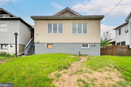 55 Schuylkill St, West Cressona, PA 17929-1408