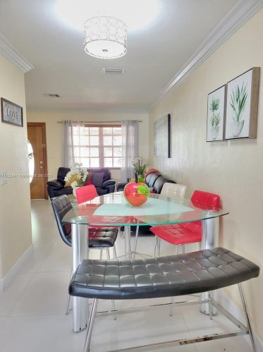 17 Suffolk Ave, Hialeah FL  33010-5035 exterior