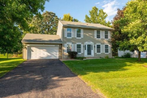 8090 Greenbriar Ln, Saint Paul, MN 55125-8472