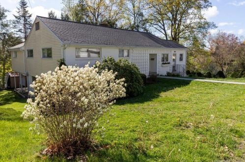 76 Robinwood Rd, Waterbury, CT 06708-2408