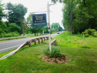 146 Pinney St, Ellington, CT 06029-3647