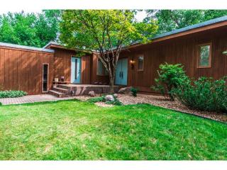 10201 Nesbitt Ave, Minneapolis, MN 55437-2212