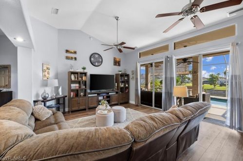 201 4th Pl, Cape Coral FL  33990-1042 exterior