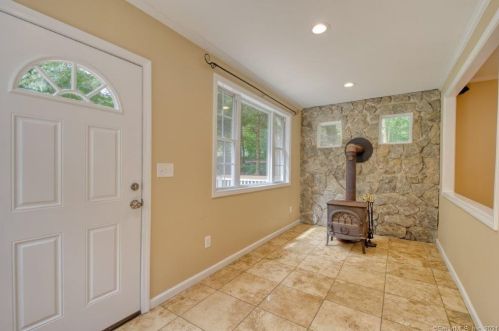 38 Knoll Rd, Moodus, CT 06469-1424