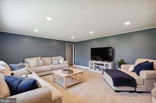 304 Pheasant Dr, Huntingdon Valley PA  19006-3038 exterior