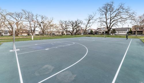 1409 Birdie Dr, Windsor CA  95492-8717 exterior