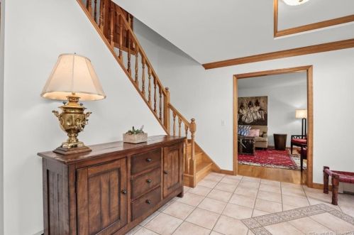 6 Hollyberry Dr, Bethel, CT 06801-1200