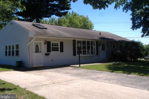110 Lebbie Ln, Fairless Hills, PA 19030-2404