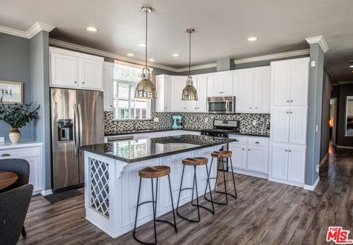1302 Zuni Ln, Topanga CA  90290-4479 exterior
