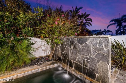 820 Mandalay Bch Rd, Oxnard CA 93035-1078 exterior