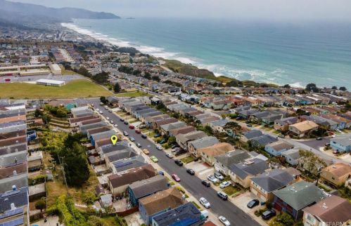 59 Montebello Dr, Daly City CA 94015-4722 exterior