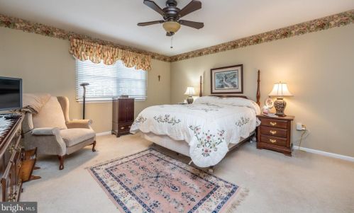 1209 Knollbrook Dr, Lansdale PA 19446-5117 exterior