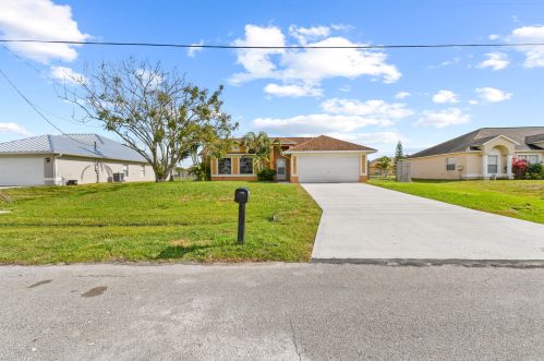 3791 Wycoff St, Fort Pierce, FL 34953-5318