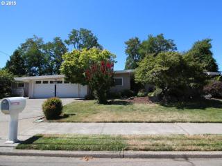 1635 136th Ave, Portland, OR 97230-3118