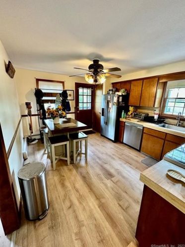 90 Wellman Rd, Manchester CT  06040-5542 exterior