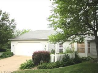 704 Shady Hollow Ln, Akron, OH 44313-8134