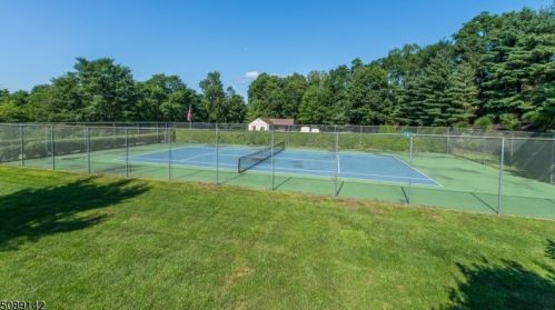 23 Edgefield Dr, Greystone Park NJ  07950-1967 exterior