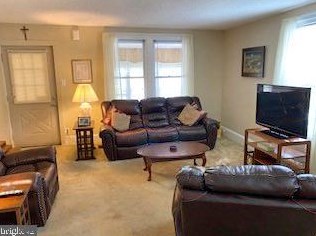 376 Amosland Rd, Holmes PA  19043-1203 exterior