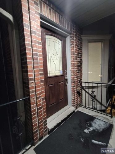 322 Palisades Blvd, Palisades Park NJ  07650-1739 exterior