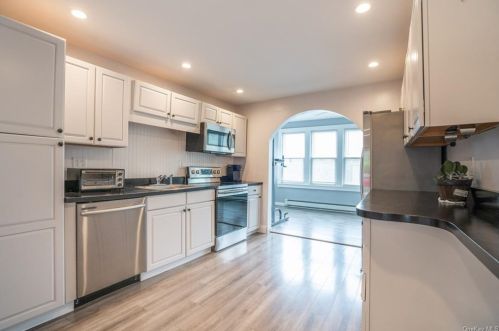 63 Entrance Way, Mahopac NY  10541-1328 exterior