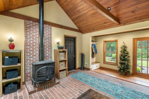26 Deacon Ln, Hollis NH  03049-6321 exterior