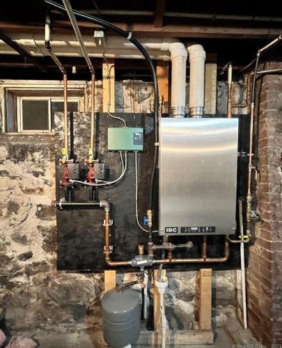 176 Roosevelt Ave, Norwich CT  06360-3346 exterior