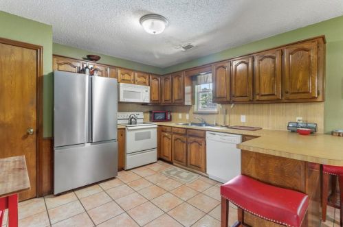 8158 Fm 1385, Pilot Point TX  76258-8003 exterior