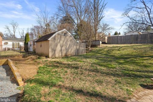 300 E St, Purcellville VA  20132-3317 exterior