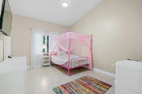120 1st St, Key Largo FL  33037-4856 exterior
