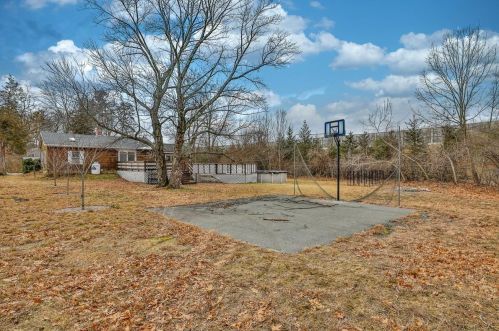 8 Macgregor Ave, Salem, NH 03079-3736