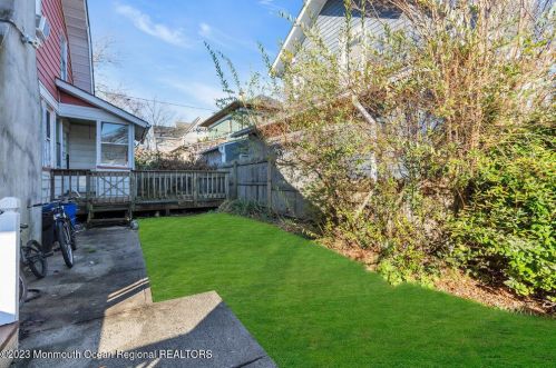 1009 New St, Tinton Falls, NJ 07712-5745