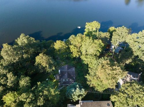 27 Sandy Beach Rd, Waterbury, CT 06762-1322