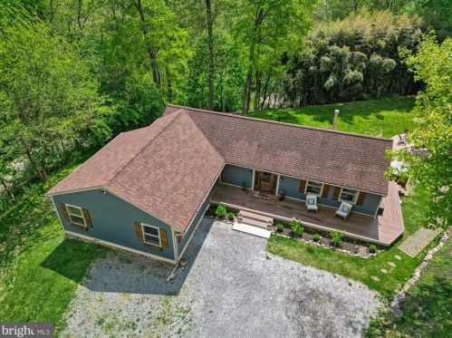 2894 Springwood Rd, Red Lion, PA 17356-9051