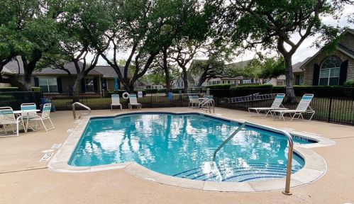 30 Wildwood Dr, Georgetown TX  78633-5325 exterior