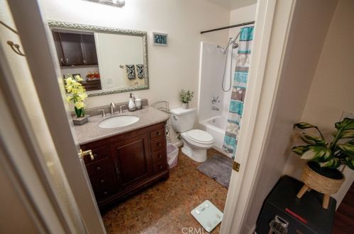 2869 La Vida Dr, Lancaster CA  93535-5873 exterior